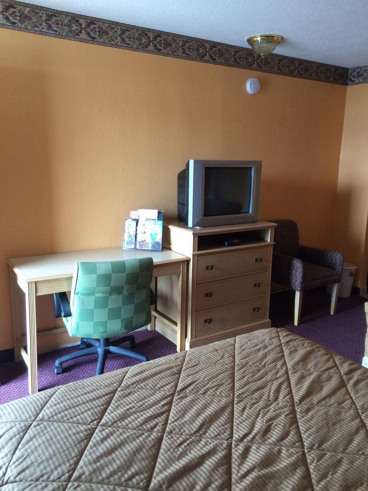 Hutchinson Inn Zewnętrze zdjęcie