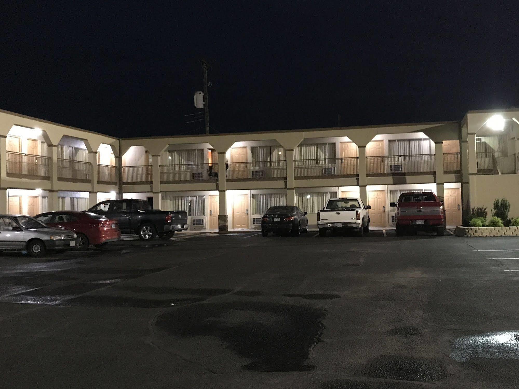 Hutchinson Inn Zewnętrze zdjęcie
