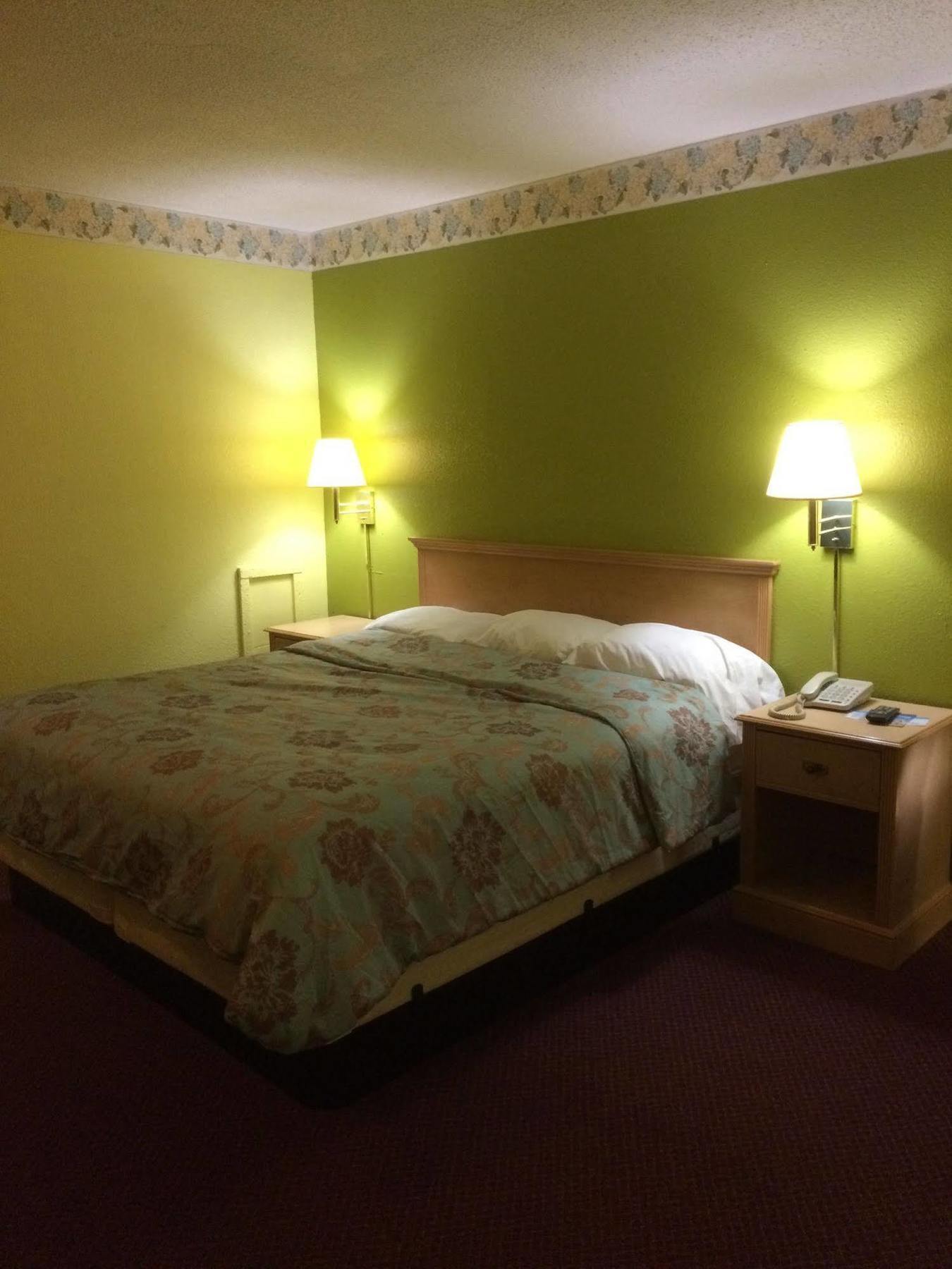 Hutchinson Inn Zewnętrze zdjęcie
