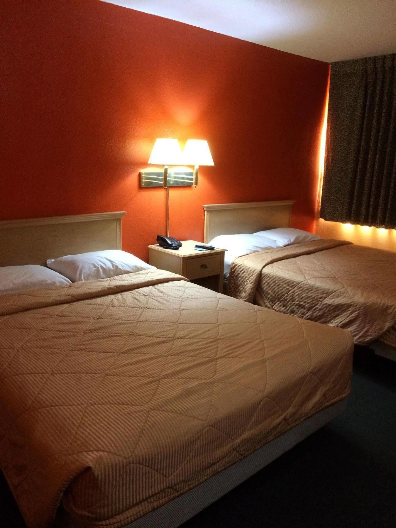 Hutchinson Inn Zewnętrze zdjęcie