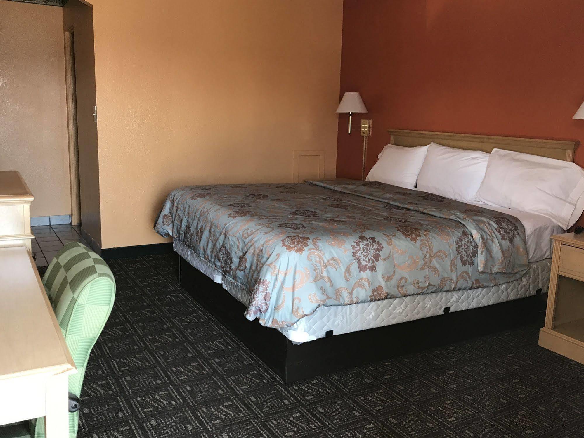 Hutchinson Inn Zewnętrze zdjęcie