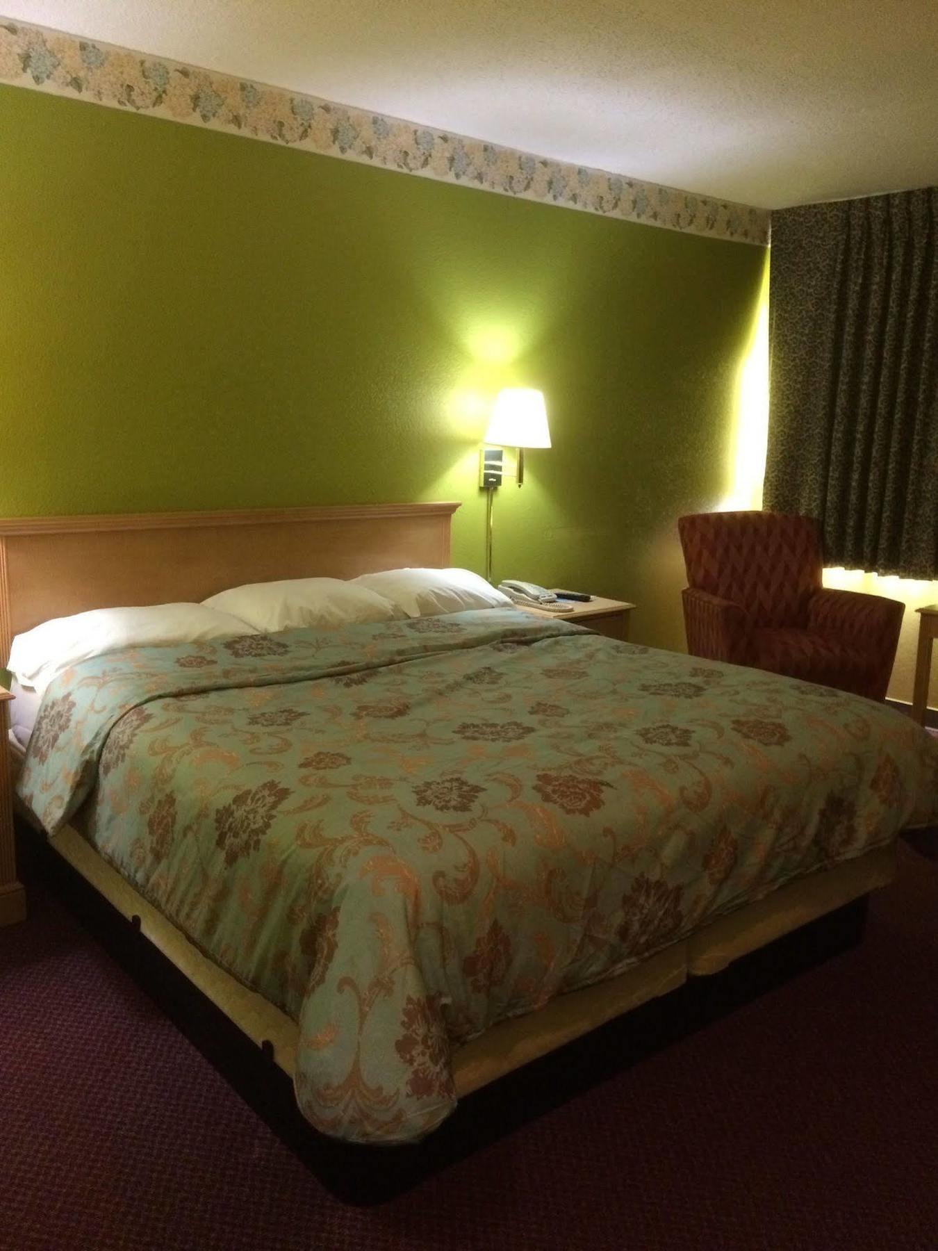 Hutchinson Inn Zewnętrze zdjęcie