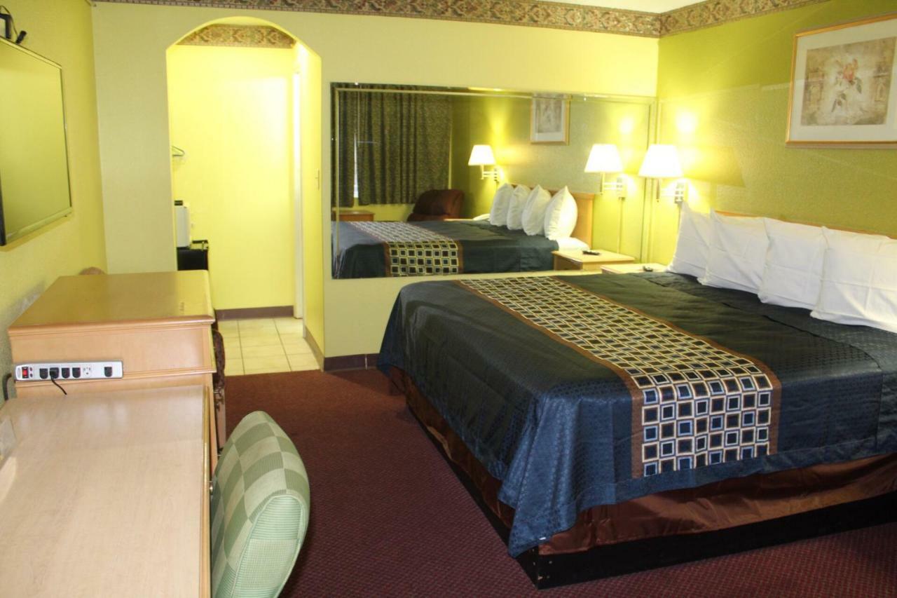 Hutchinson Inn Zewnętrze zdjęcie