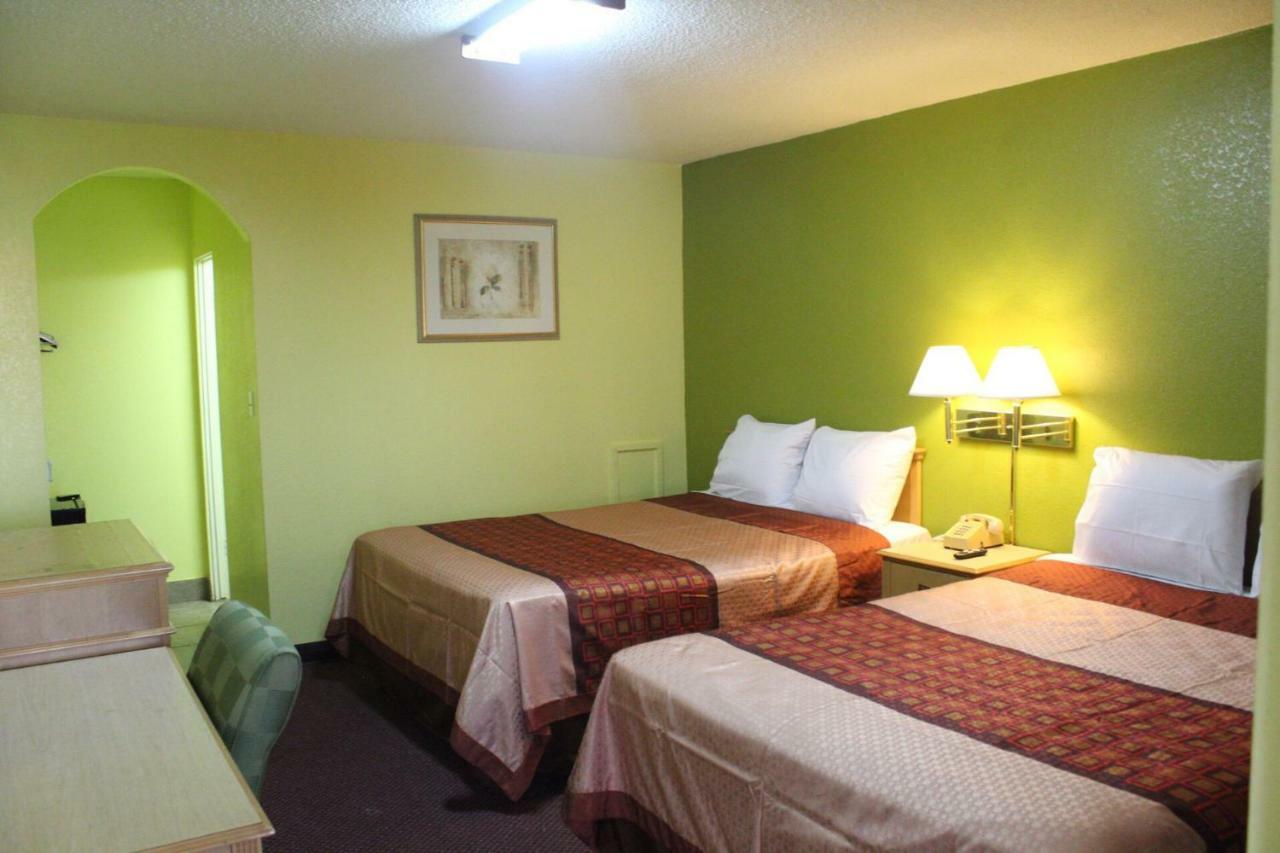 Hutchinson Inn Zewnętrze zdjęcie