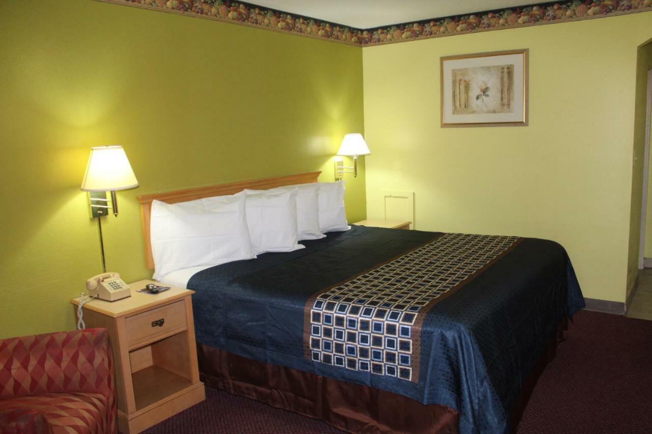 Hutchinson Inn Zewnętrze zdjęcie