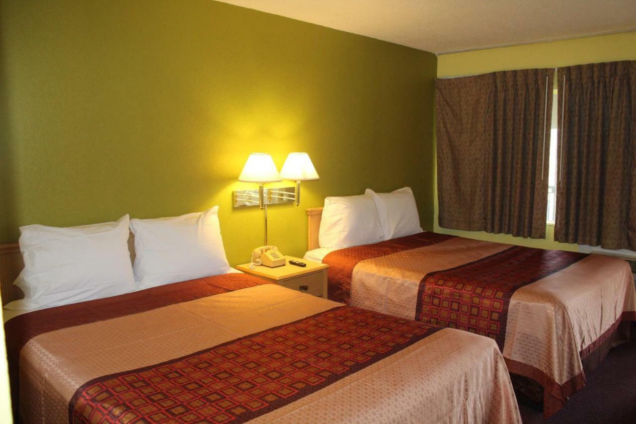 Hutchinson Inn Zewnętrze zdjęcie