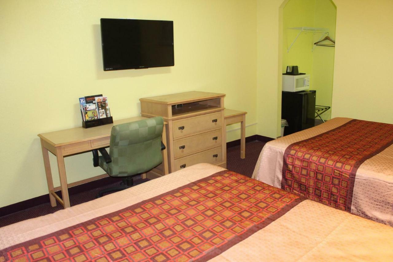 Hutchinson Inn Zewnętrze zdjęcie