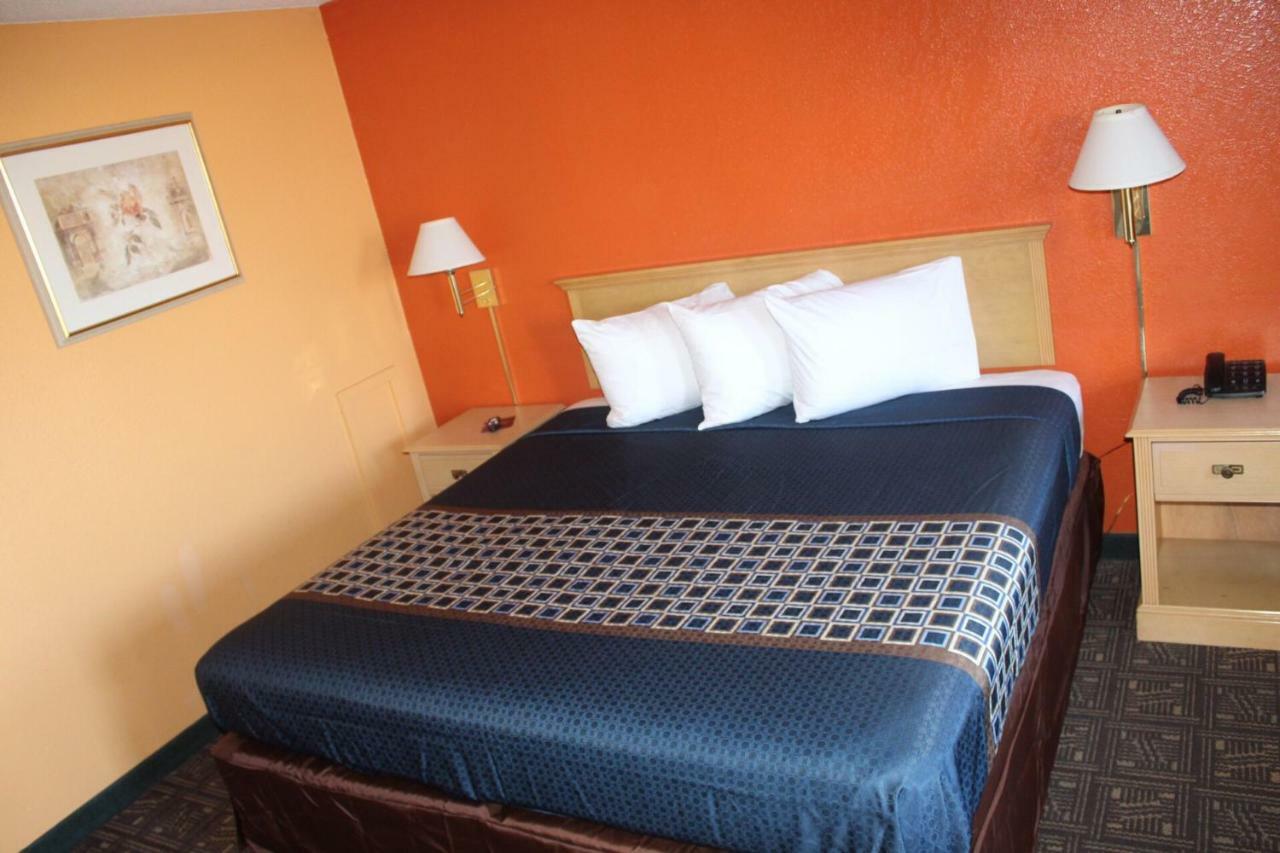 Hutchinson Inn Zewnętrze zdjęcie