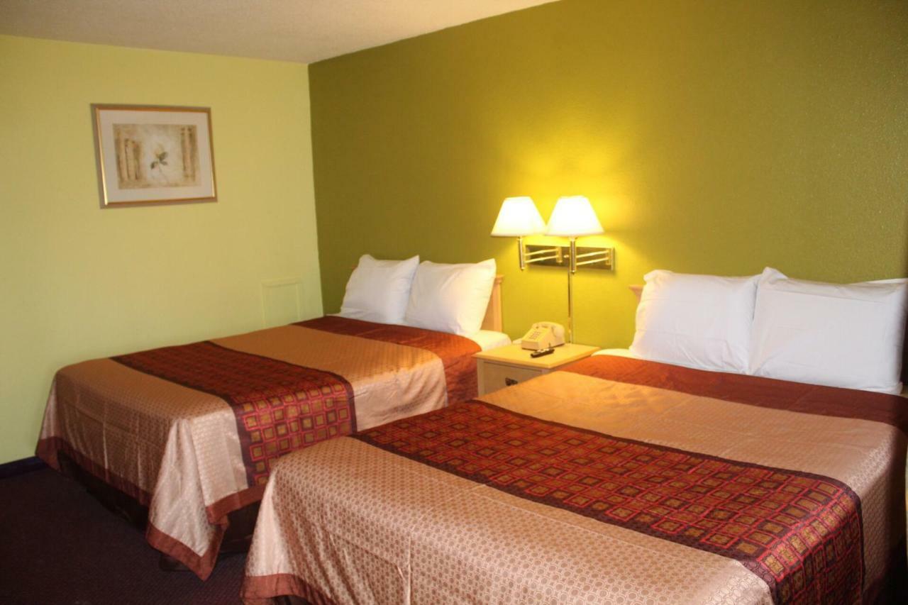 Hutchinson Inn Zewnętrze zdjęcie