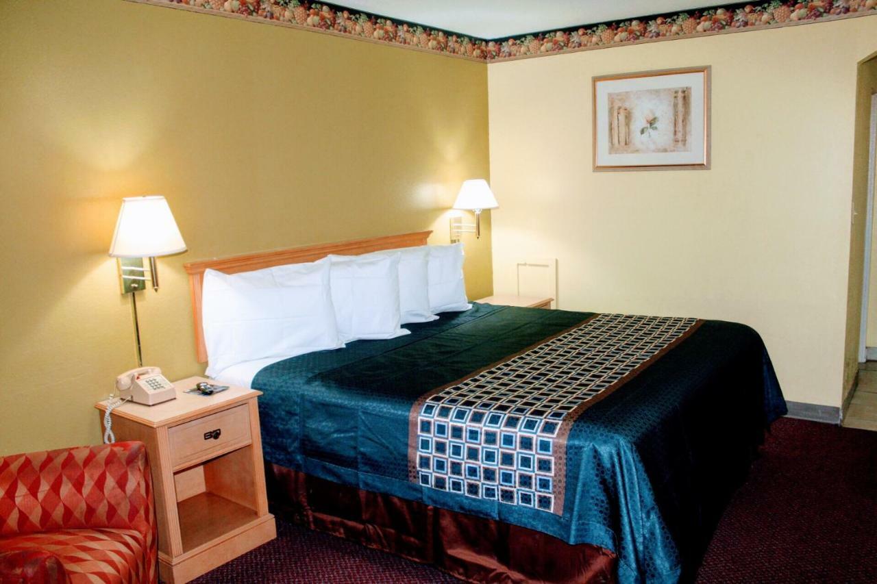 Hutchinson Inn Zewnętrze zdjęcie