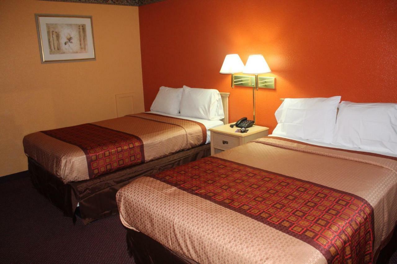 Hutchinson Inn Zewnętrze zdjęcie