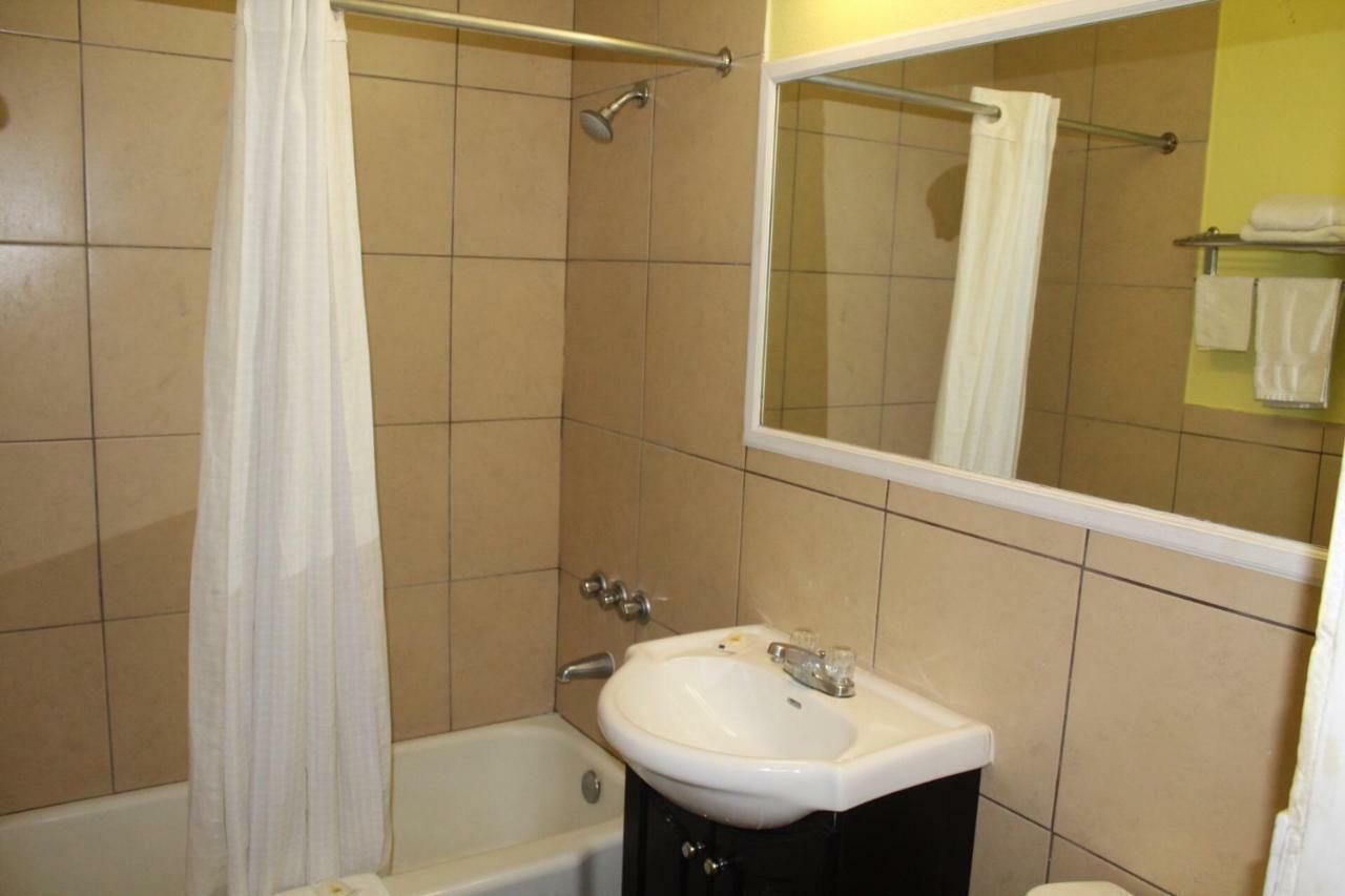 Hutchinson Inn Zewnętrze zdjęcie