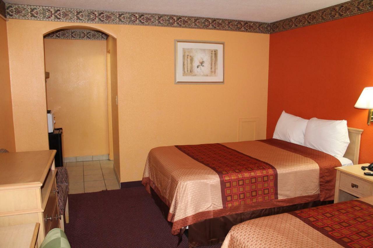 Hutchinson Inn Zewnętrze zdjęcie
