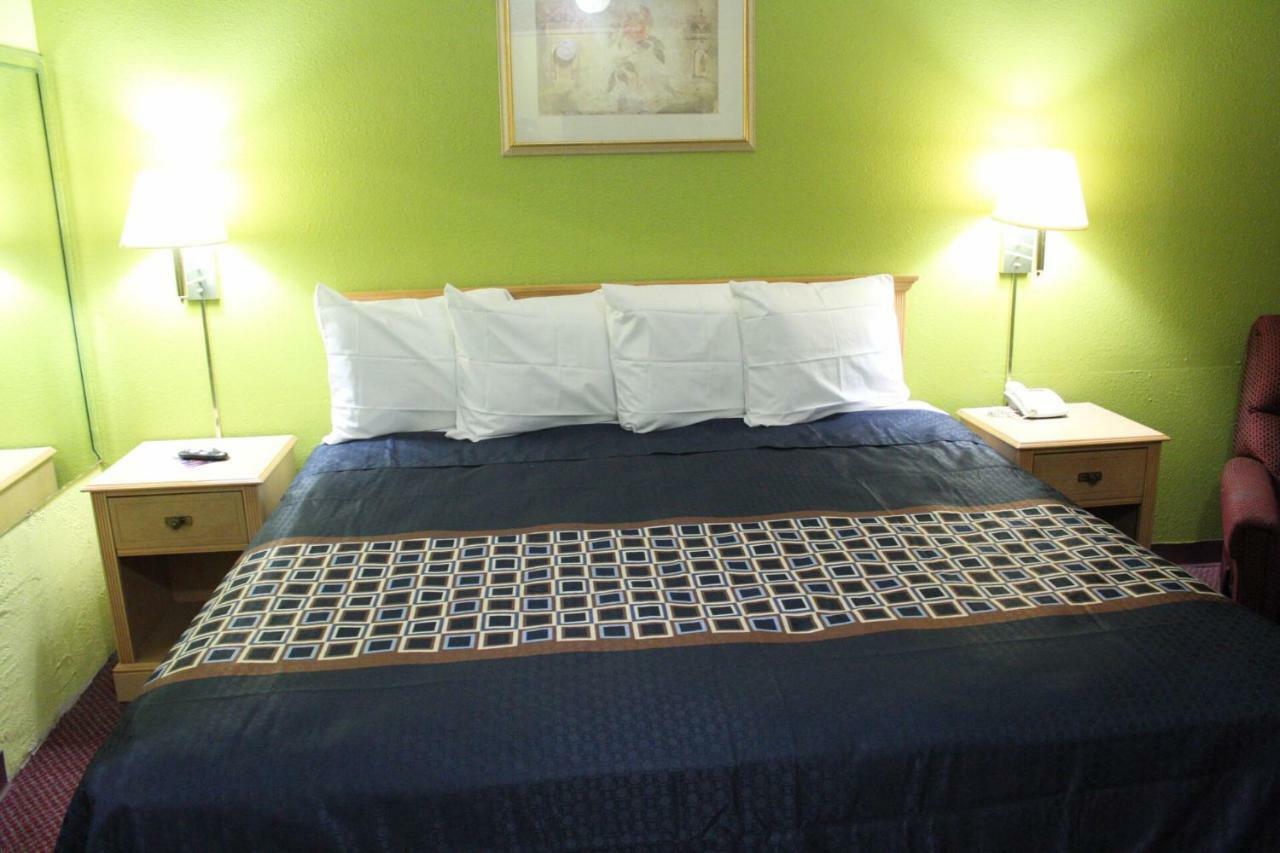 Hutchinson Inn Zewnętrze zdjęcie
