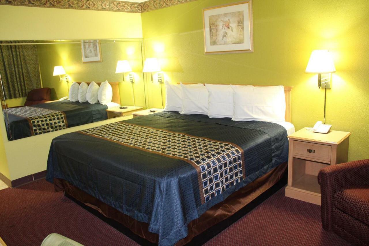 Hutchinson Inn Zewnętrze zdjęcie