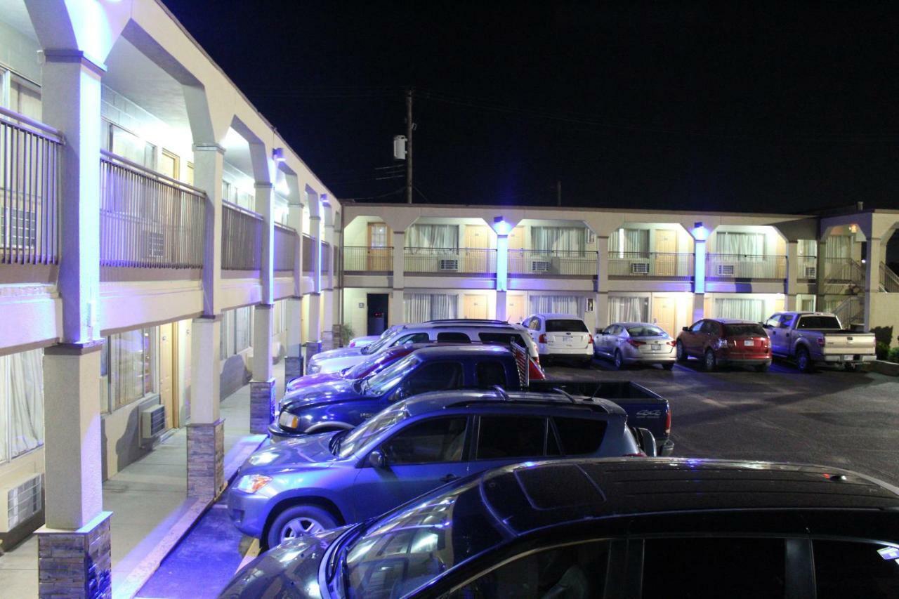 Hutchinson Inn Zewnętrze zdjęcie