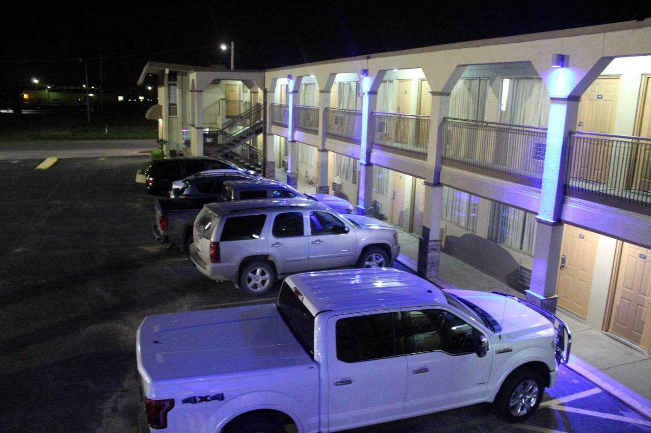 Hutchinson Inn Zewnętrze zdjęcie
